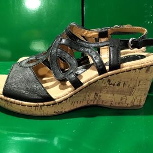B.O.C. Platform Sandles Black. 8M